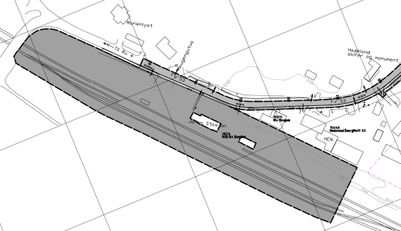 Utsnitt av reguleringsplan for bl.a. området som omfattes av forslaget til reguleringsplan er vist til venstre. Planen er dels erstattet av andre planer som er vist nedenfor.