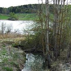 SMEBØLBEKKEN Vassdrag: Årungenvassdraget Vannforekomst (PURA): 14 Vannforekomst (Vann-nett): 005-56-R Beliggenhet: Ås Vanntype: 11 (leirpåvirkete elver) Påvirkning: Eutrofiering Tilførselsbekk til