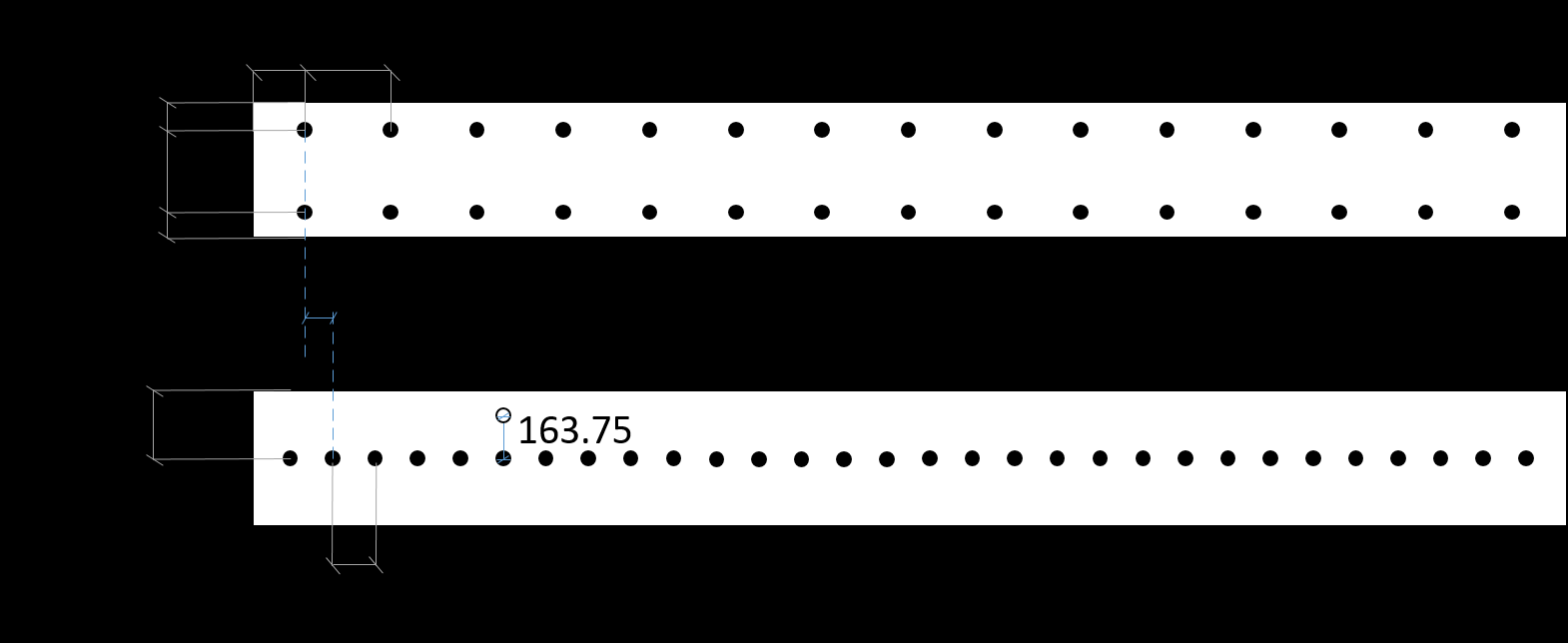 Figur 16 viser plasseringen av armeringen i et snitt midt i brua, og et snitt ved enden. Figur 16: Spennarmeringsprofil. Midtsnitt og endesnitt.