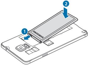 3.4 Sette i batteriet 1. Snu batteriet slik at kobberkontaktene ligger mot batterikontaktene i batterihuset. 2. Sett i batteriets kontaktside først og skyv deretter forsiktig batteriet på plass.