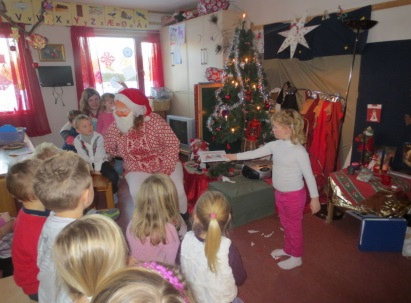 INNHOLD Hele sanseapparatet er i sving når det er jul i barnehagen. Gode lukter, smaker, fortellinger og opplevelser gjør denne måneden til en magisk måned.