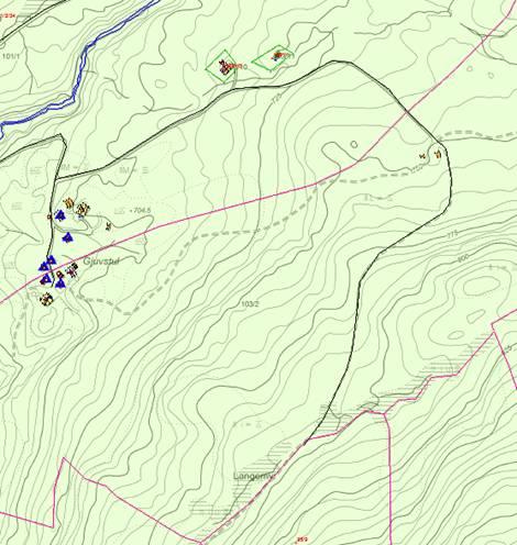 100 meter nord for gardstunet, og med sti vidare fram til tomtene.