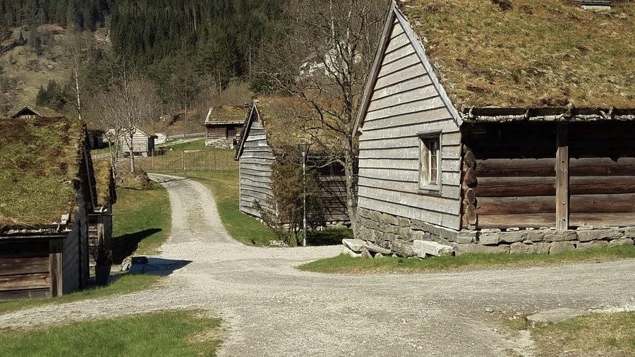 1 nr våren 2016 orientering.fordeidrettslag.no Årets vakraste eventyr startar 13. april i Movika Sesongstart i Movika 13. april! Organ for Førde IL Orientering Nr.