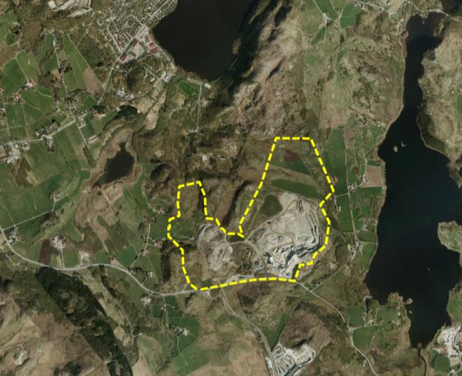 Planområdet er avgrenset av fylkesvei 316 Noredalsveien i sør og landbruksområder i nord, øst og vest. Planområdet har adkomst fra fylkesvei 316.