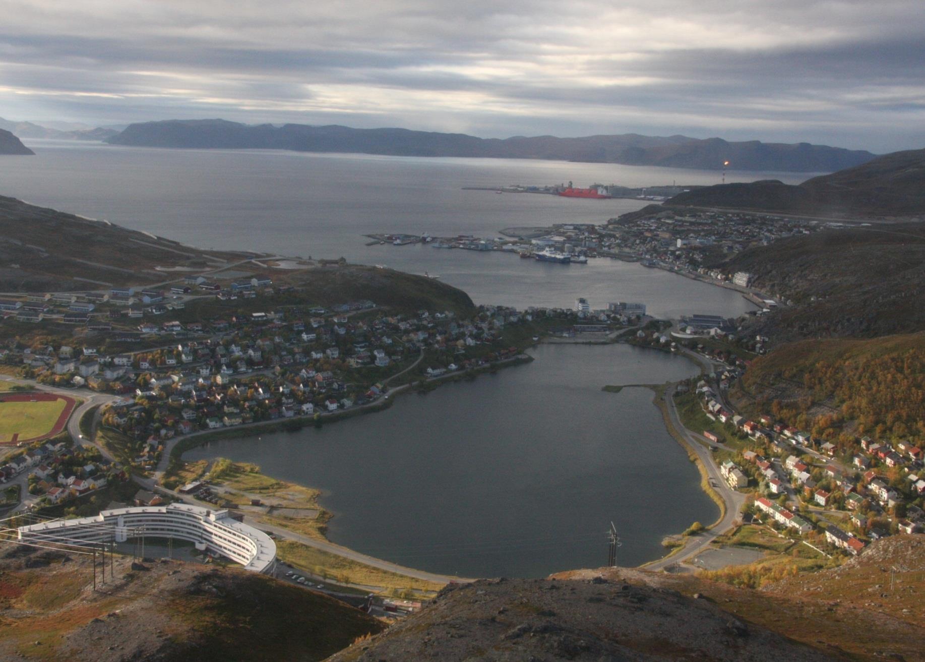 STORVANNET I HAMMERFEST STORVANNET I HAMMERFEST Fra DDT til siloksaner Hva