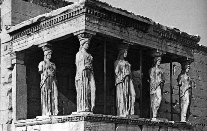 Gi et overslag over arealet til Antarktis ved hjelp av målestokken på kartet SUR NEDBØR Statuene på bildet nedenfor kalles Karyatidene og ble satt opp på Akropolis i Athen for mer enn 2500 år siden.