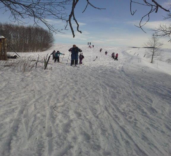 ski dag i gapahuken, nydelig vær, ski, hopp, Vil takke alle foreldre som hadde mulighet til å komme på påskefrokosten, det var utrolig koselig for barna og personalet at så mange kunne komme.