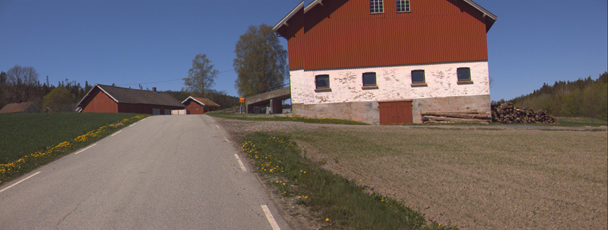 Eksempler på tiltak og virkninger av tiltakene Fig.1-3 viser Lund gård på fv. 650 i Rakkestad kommune. Gården består av to gårdstun.