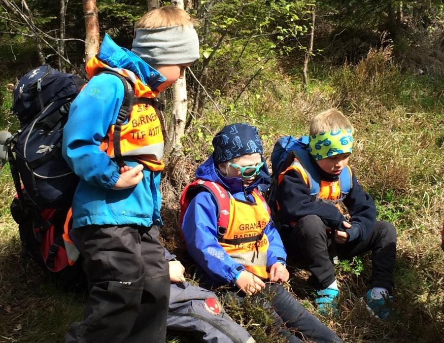 Variert fysisk aktivitet både inne og ute er av stor betydning for