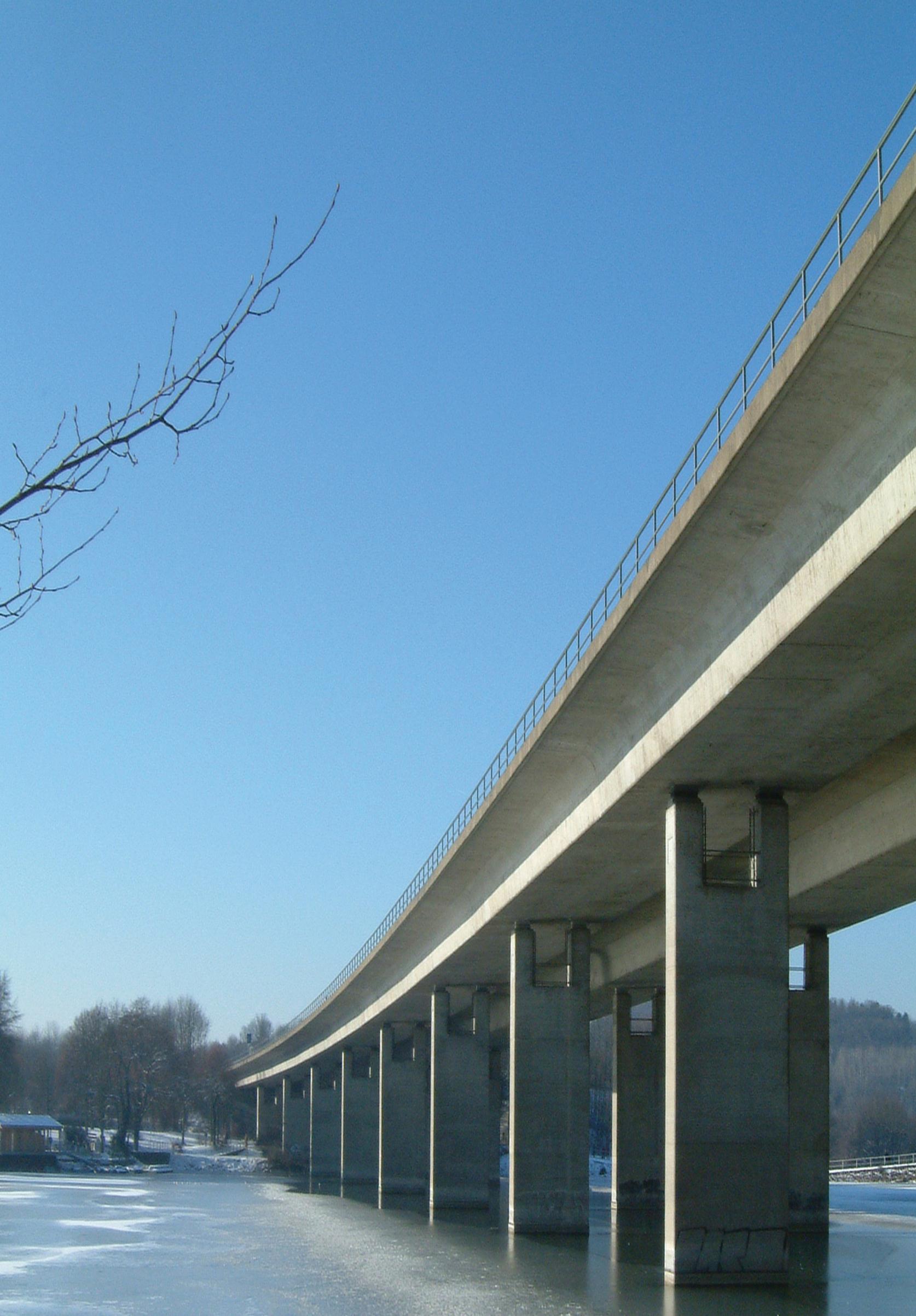 Møter utfordringen Beskyttelse Broer Armert betong i broer er stadig under angrep av ødeleggende påvirkninger fra fuktighet og klorid-indusert korrosjon.