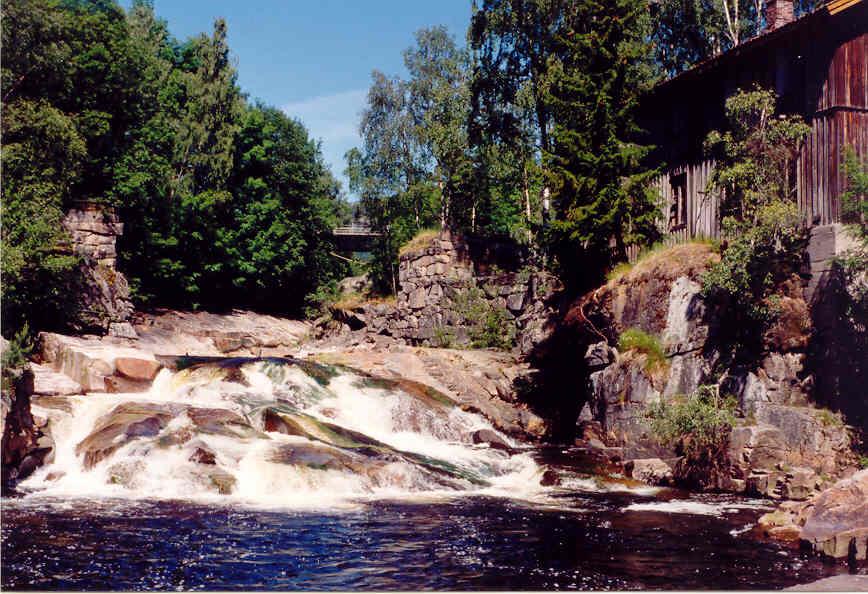 Utsikt mot Lifjell og Skåråfjell. Hørte ble etablert som industriområde på 1800-tallet.