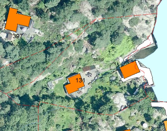 Naturmangfoldloven: Kommunen har vurdert tiltaket i forhold til naturmangfoldlovens 8 til 12, og vi kan, ut fra en samlet vurdering, ikke se at tiltaket vil komme i konflikt med denne.