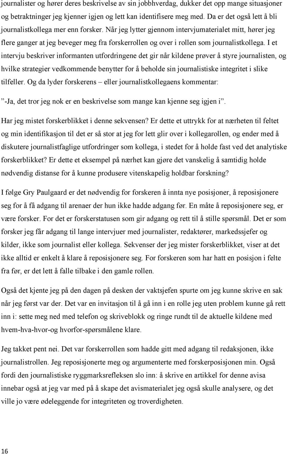 Når jeg lytter gjennom intervjumaterialet mitt, hører jeg flere ganger at jeg beveger meg fra forskerrollen og over i rollen som journalistkollega.