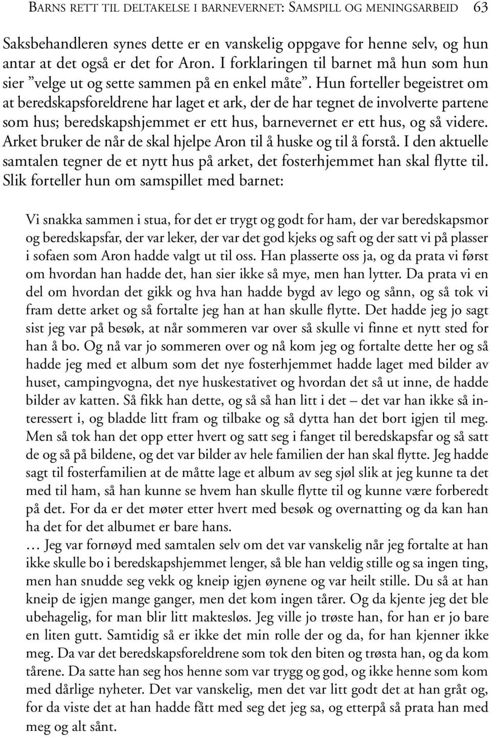 Hun forteller begeistret om at beredskapsforeldrene har laget et ark, der de har tegnet de involverte partene som hus; beredskapshjemmet er ett hus, barnevernet er ett hus, og så videre.