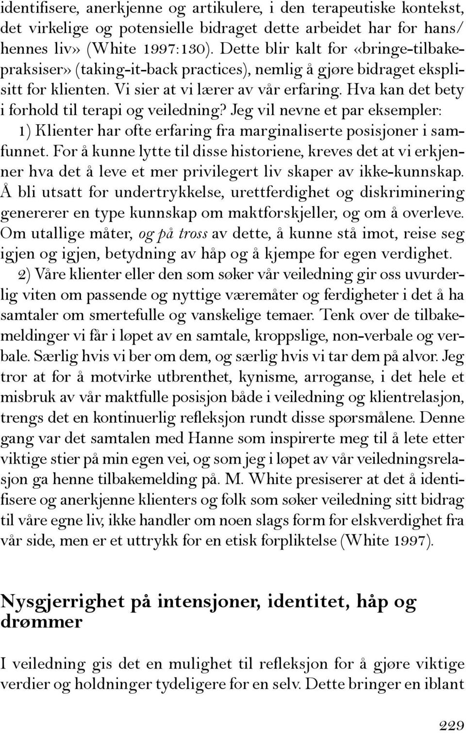 Hva kan det bety i forhold til terapi og veiledning? Jeg vil nevne et par eksempler: 1) Klienter har ofte erfaring fra marginaliserte posisjoner i samfunnet.