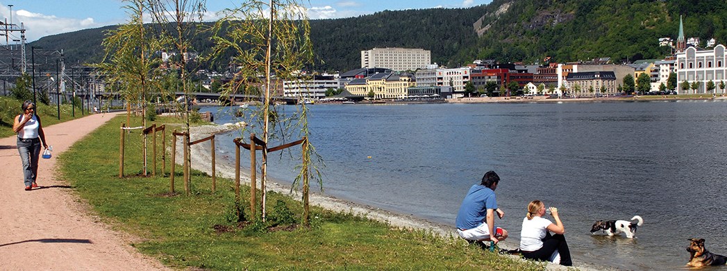 SERVICEFUNKSJONAR FLYTEBRYGGAR I NÆR KONTAKT MED VATN.