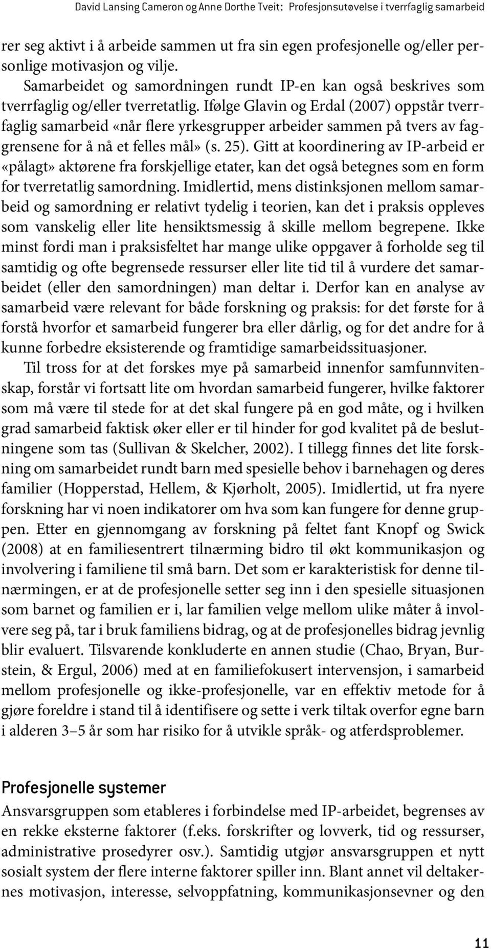 Ifølge Glavin og Erdal (2007) oppstår tverrfaglig samarbeid «når flere yrkesgrupper arbeider sammen på tvers av faggrensene for å nå et felles mål» (s. 25).