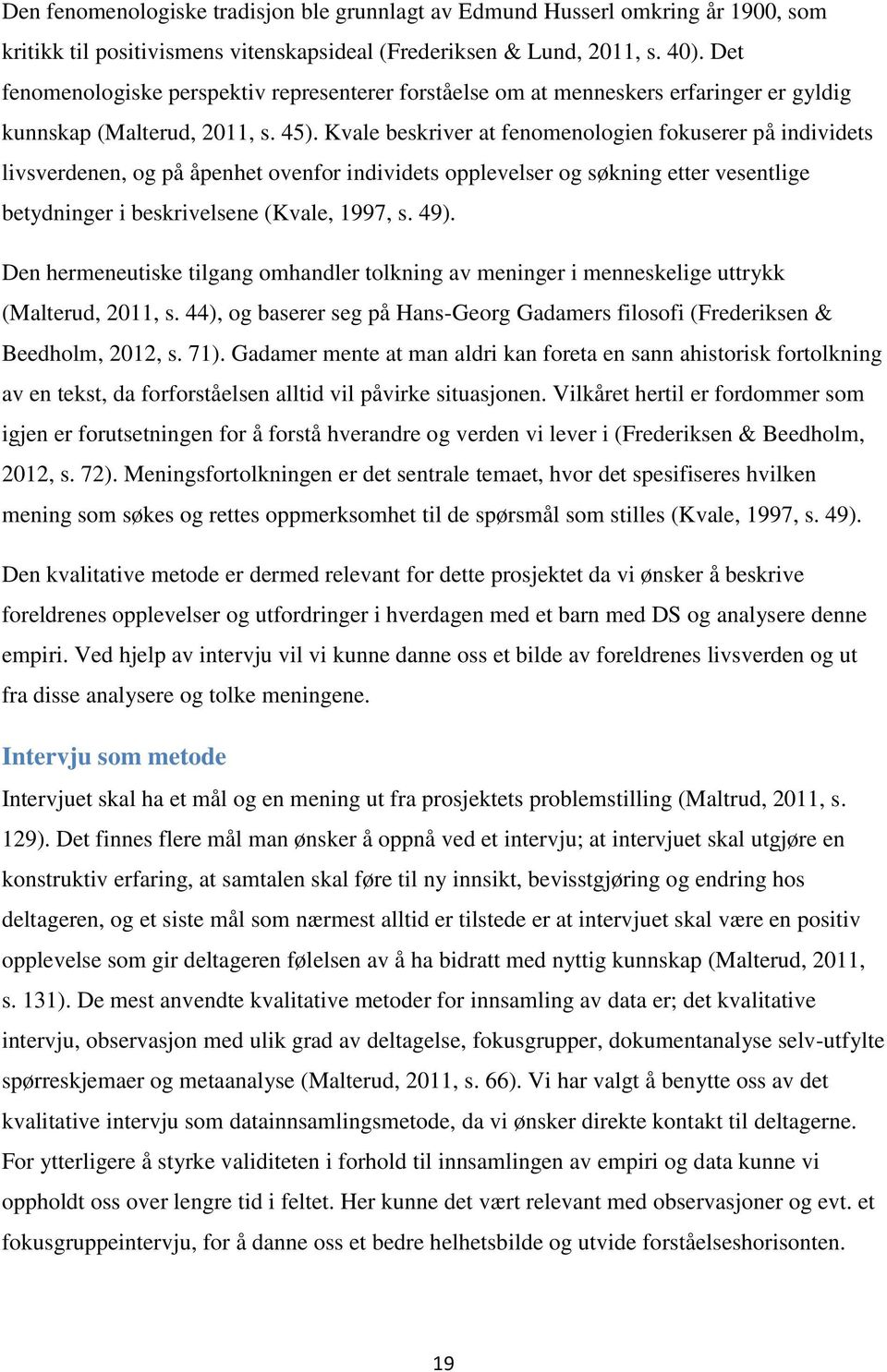 Kvale beskriver at fenomenologien fokuserer på individets livsverdenen, og på åpenhet ovenfor individets opplevelser og søkning etter vesentlige betydninger i beskrivelsene (Kvale, 1997, s. 49).