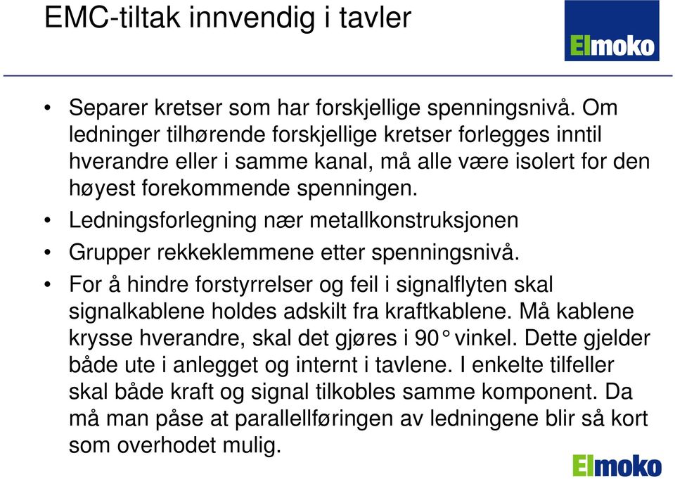 Ledningsforlegning nær metallkonstruksjonen Grupper rekkeklemmene etter spenningsnivå.