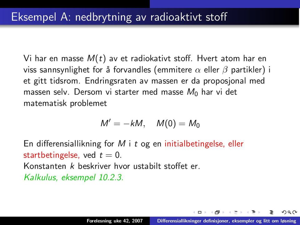Endringsraten av massen er da proposjonal med massen selv.