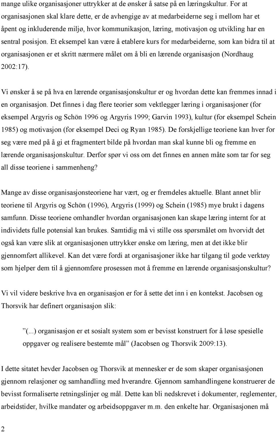 posisjon. Et eksempel kan være å etablere kurs for medarbeiderne, som kan bidra til at organisasjonen er et skritt nærmere målet om å bli en lærende organisasjon (Nordhaug 2002:17).