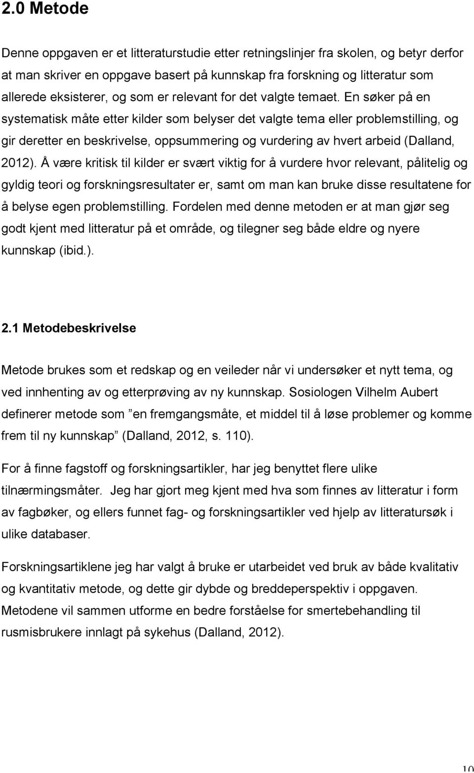 En søker på en systematisk måte etter kilder som belyser det valgte tema eller problemstilling, og gir deretter en beskrivelse, oppsummering og vurdering av hvert arbeid (Dalland, 2012).