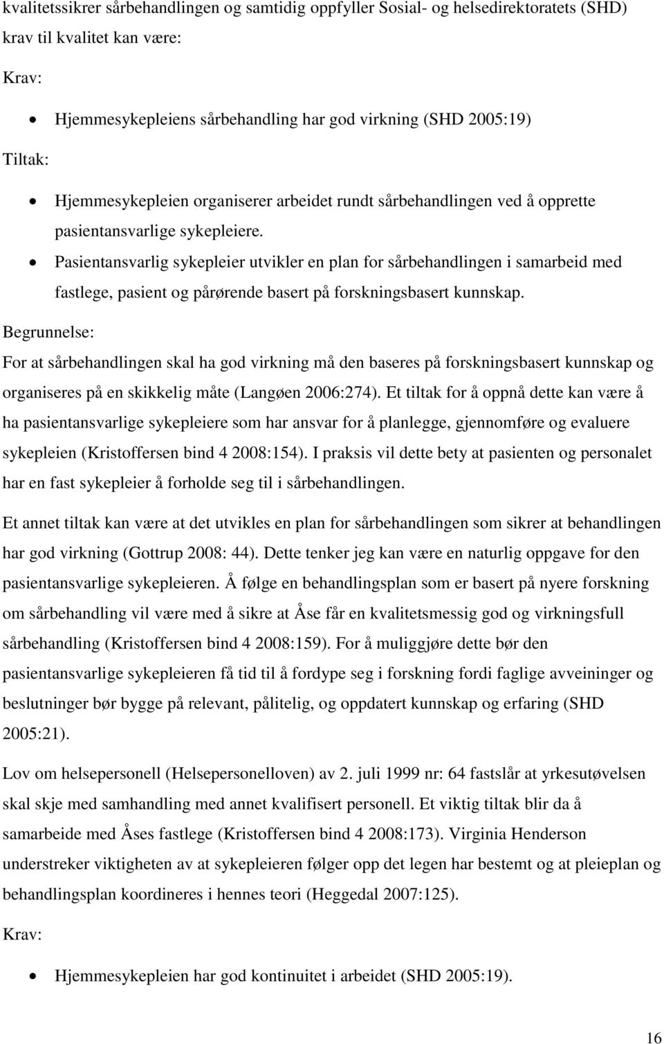 Pasientansvarlig sykepleier utvikler en plan for sårbehandlingen i samarbeid med fastlege, pasient og pårørende basert på forskningsbasert kunnskap.