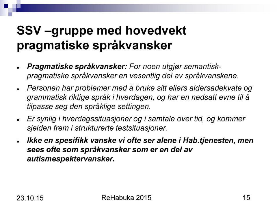 Personen har problemer med å bruke sitt ellers aldersadekvate og grammatisk riktige språk i hverdagen, og har en nedsatt evne til å tilpasse seg