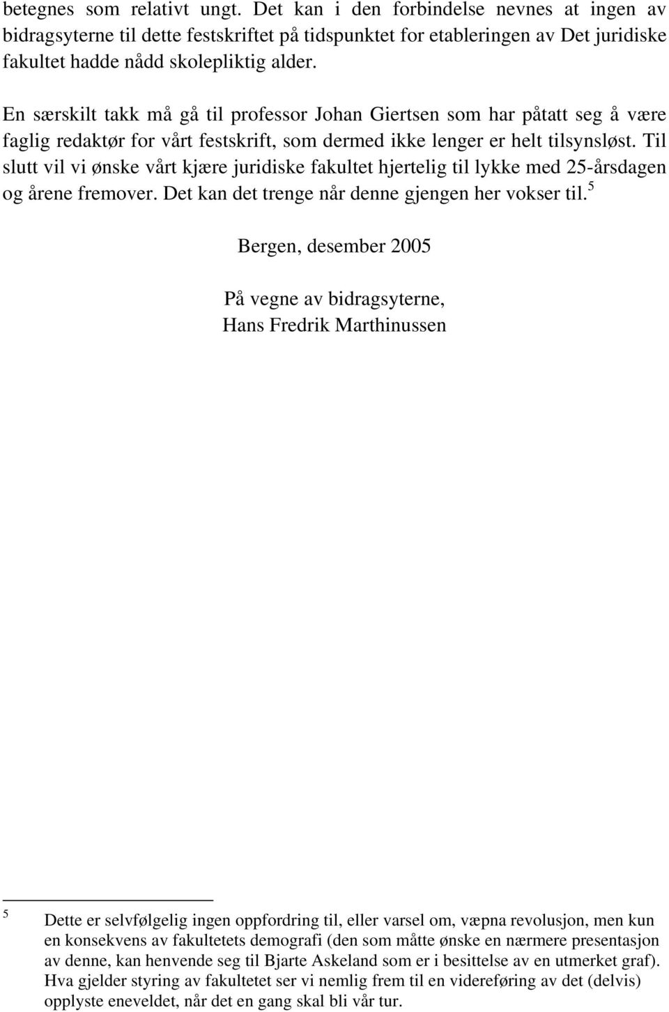 Til slutt vil vi ønske vårt kjære juridiske fakultet hjertelig til lykke med 25-årsdagen og årene fremover. Det kan det trenge når denne gjengen her vokser til.