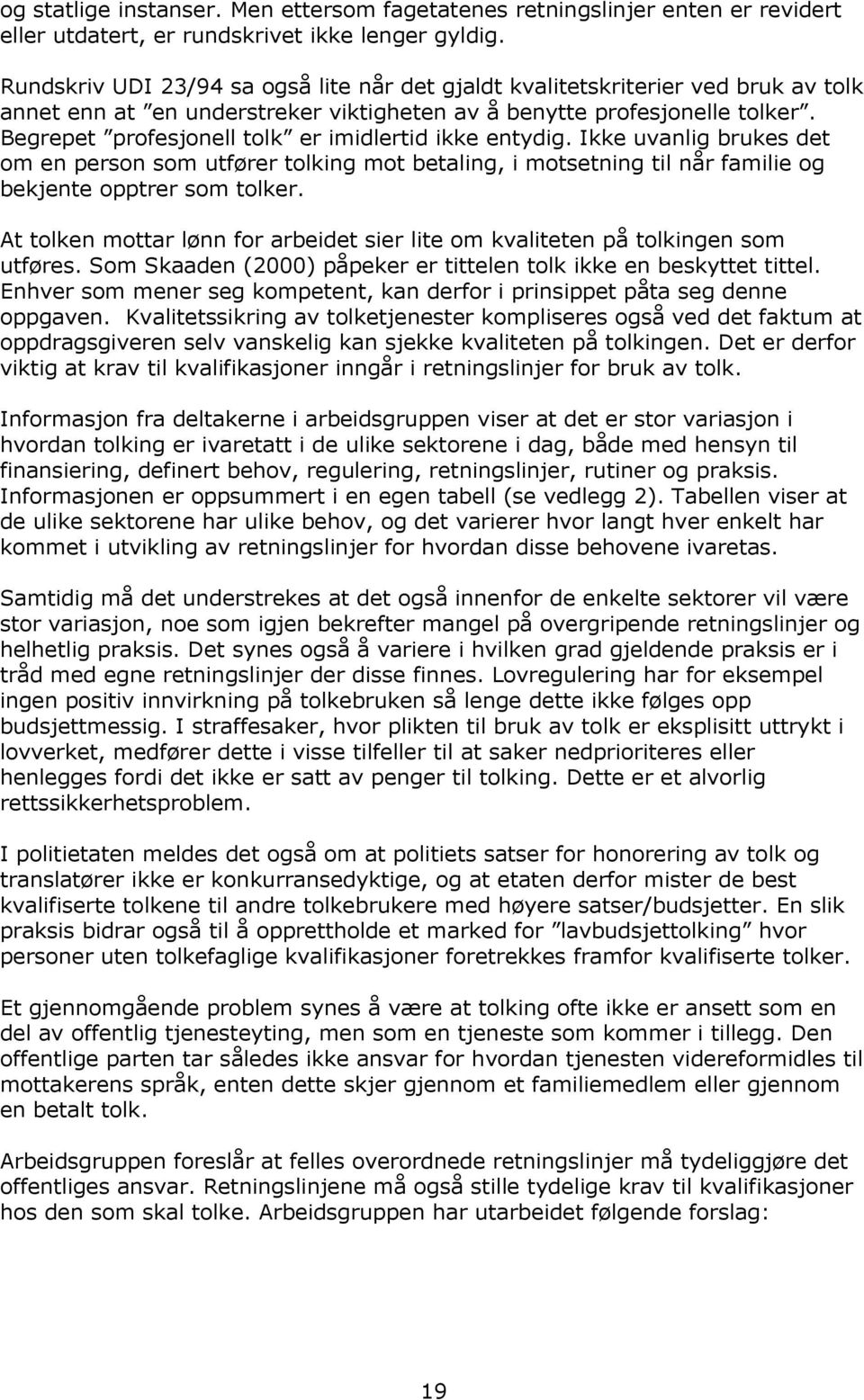 Begrepet profesjonell tolk er imidlertid ikke entydig. Ikke uvanlig brukes det om en person som utfører tolking mot betaling, i motsetning til når familie og bekjente opptrer som tolker.