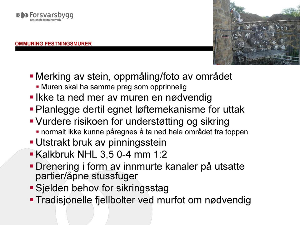 kunne påregnes å ta ned hele området fra toppen Utstrakt bruk av pinningsstein Kalkbruk NHL 3,5 0-4 mm 1:2 Drenering i form av