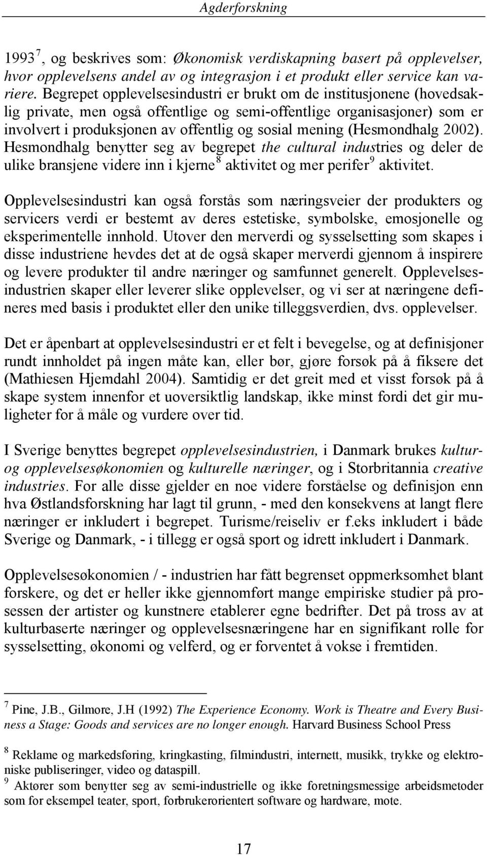 (Hesmondhalg 2002). Hesmondhalg benytter seg av begrepet the cultural industries og deler de ulike bransjene videre inn i kjerne 8 aktivitet og mer perifer 9 aktivitet.