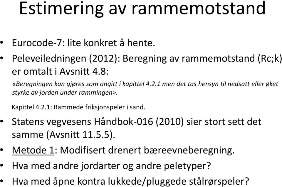 Kapittel 4.2.1: Rammede friksjonspeler i sand. Statens vegvesens Håndbok-016 (2010) sier stort sett det samme (Avsnitt 11.5.5).