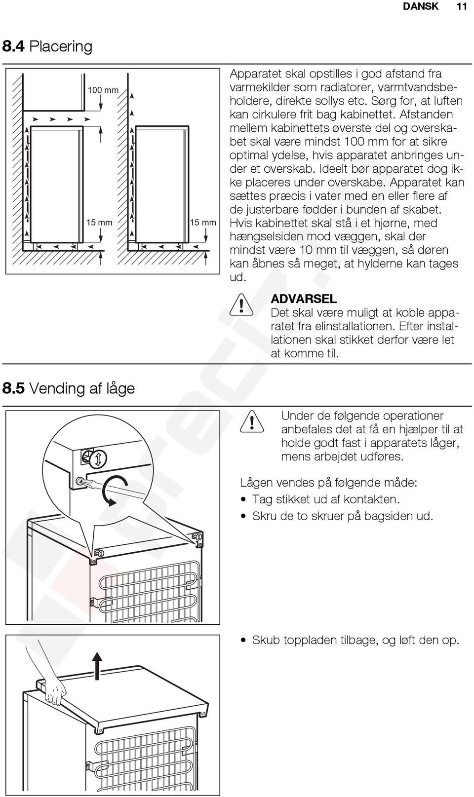 Afstanden mellem kabinettets øverste del og overskabet skal være mindst 100 mm for at sikre optimal ydelse, hvis apparatet anbringes under et overskab.