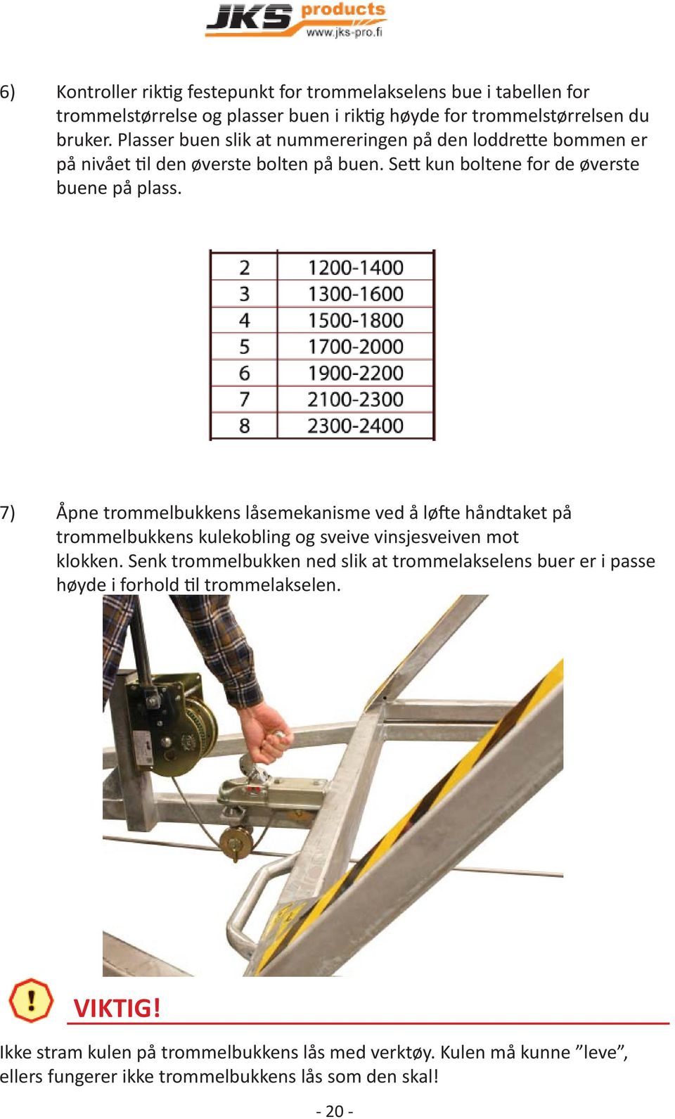 7) Åpne trommelbukkens låsemekanisme ved å lø e håndtaket på trommelbukkens kulekobling og sveive vinsjesveiven mot klokken.