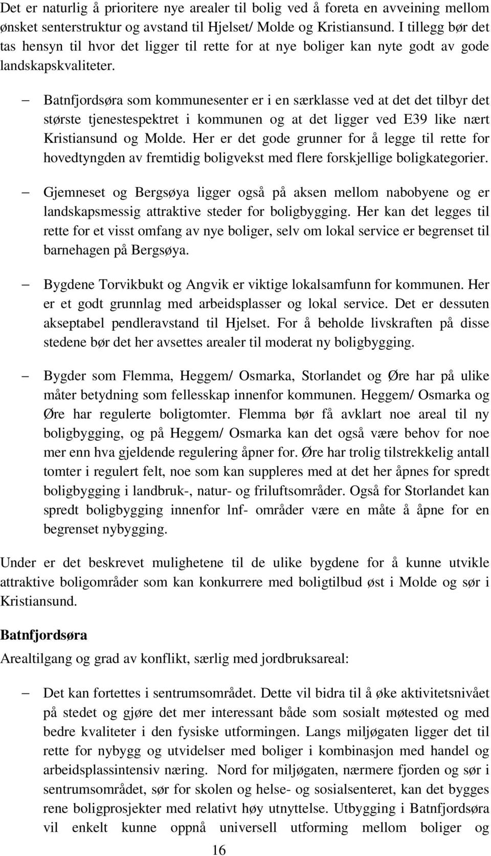 Batnfjordsøra som kommunesenter er i en særklasse ved at det det tilbyr det største tjenestespektret i kommunen og at det ligger ved E39 like nært Kristiansund og Molde.