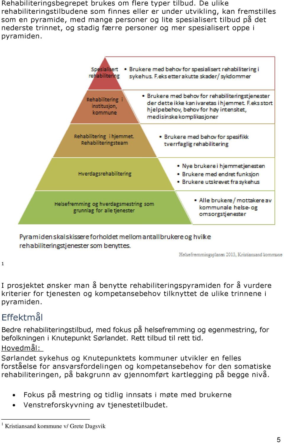 personer og mer spesialisert oppe i pyramiden.