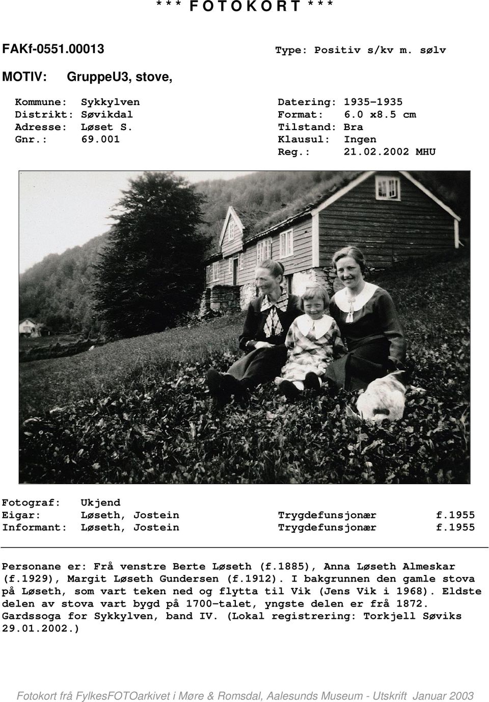 1955 Personane er: Frå venstre Berte Løseth (f.1885), Anna Løseth Almeskar (f.1929), Margit Løseth Gundersen (f.1912).