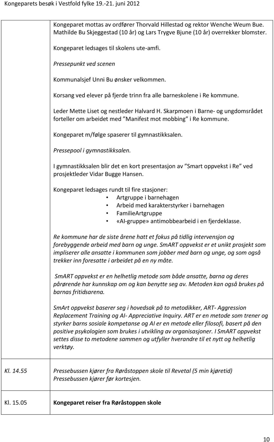 Skarpmoen i Barne- og ungdomsrådet forteller om arbeidet med Manifest mot mobbing i Re kommune. Kongeparet m/følge spaserer til gymnastikksalen. Pressepool i gymnastikksalen.