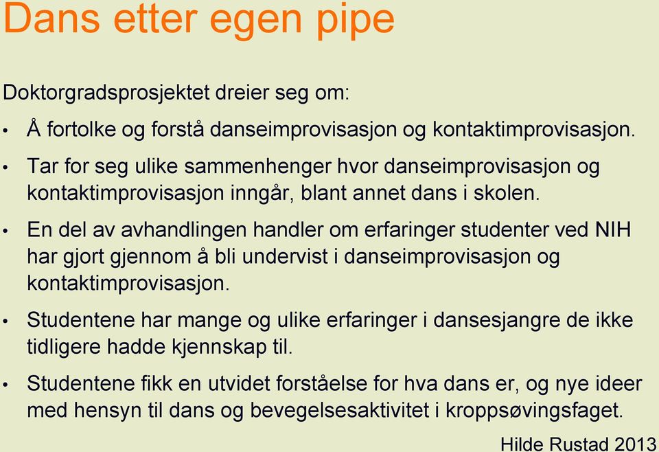 En del av avhandlingen handler om erfaringer studenter ved NIH har gjort gjennom å bli undervist i danseimprovisasjon og kontaktimprovisasjon.