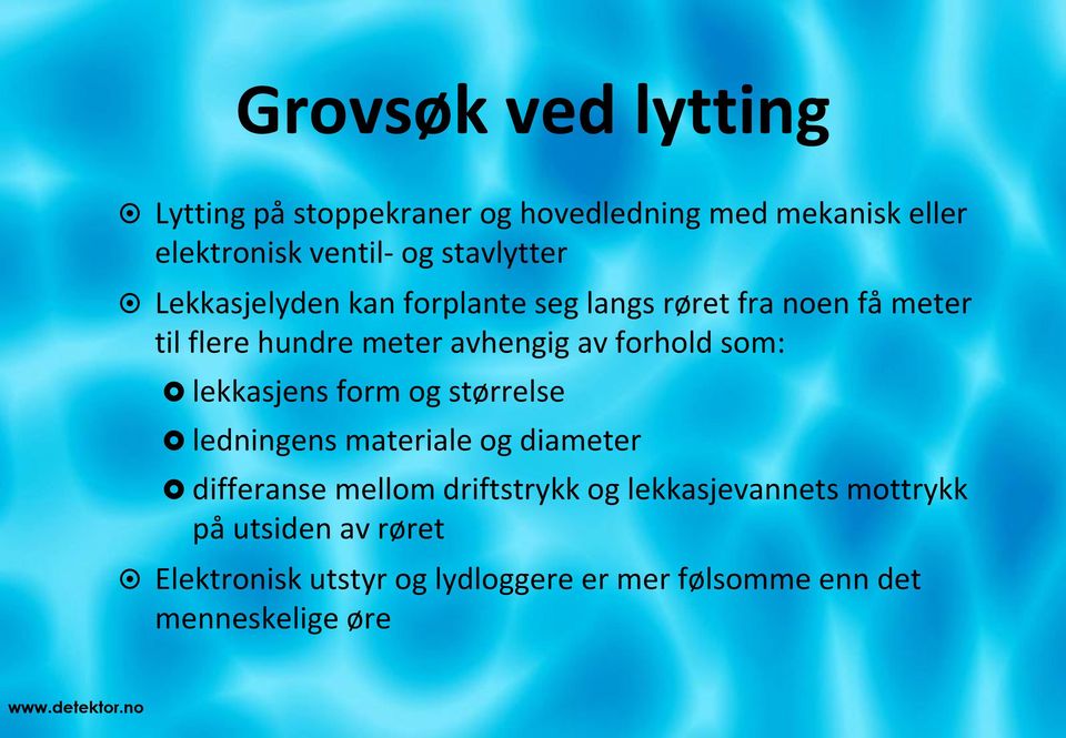 forhold som: lekkasjens form og størrelse ledningens materiale og diameter differanse mellom driftstrykk og