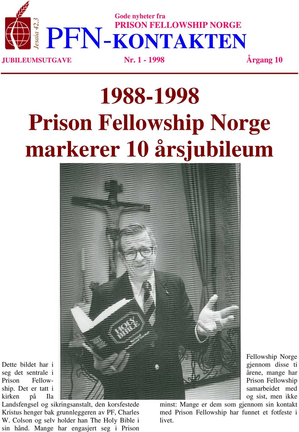 Det er tatt i kirken på Ila Landsfengsel og sikringsanstalt, den korsfestede Kristus henger bak grunnleggeren av PF, Charles W.