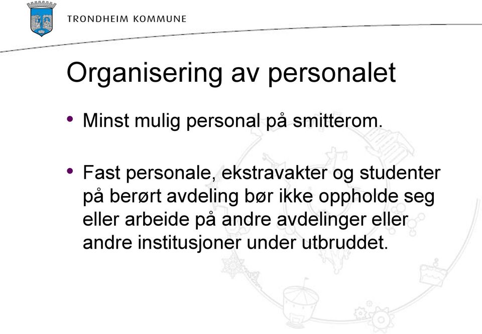 Fast personale, ekstravakter og studenter på berørt