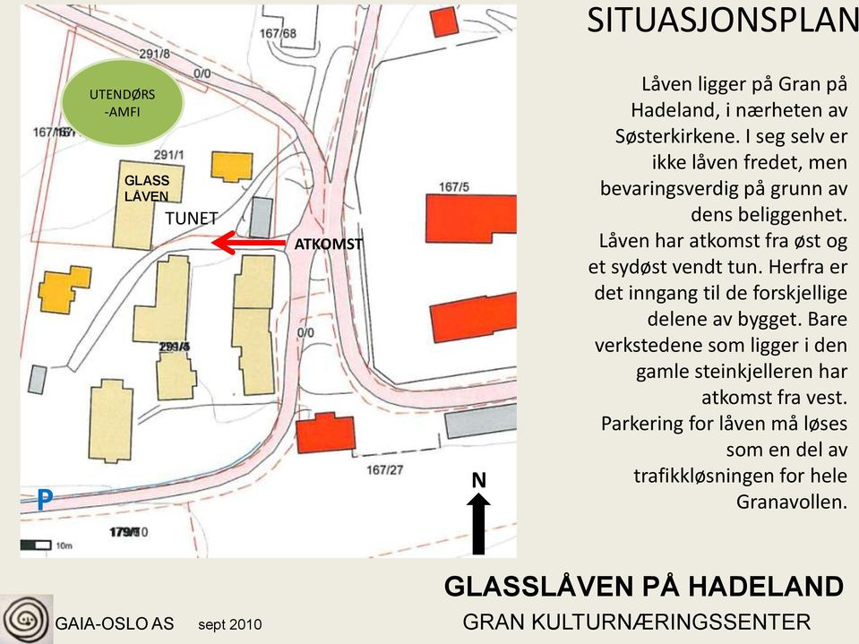 Låven har atkomst fra øst og et sydøst vendt tun. Herfra er det inngang til de forskjellige delene av bygget.