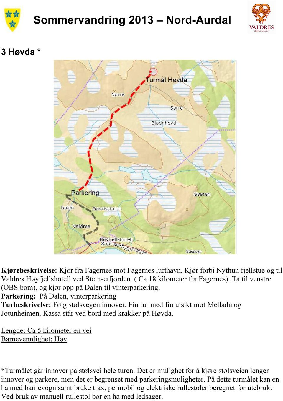 Kassa står ved bord med krakker på Høvda. Lengde: Ca 5 kilometer en vei Barnevennlighet: Høy *Turmålet går innover på stølsvei hele turen.