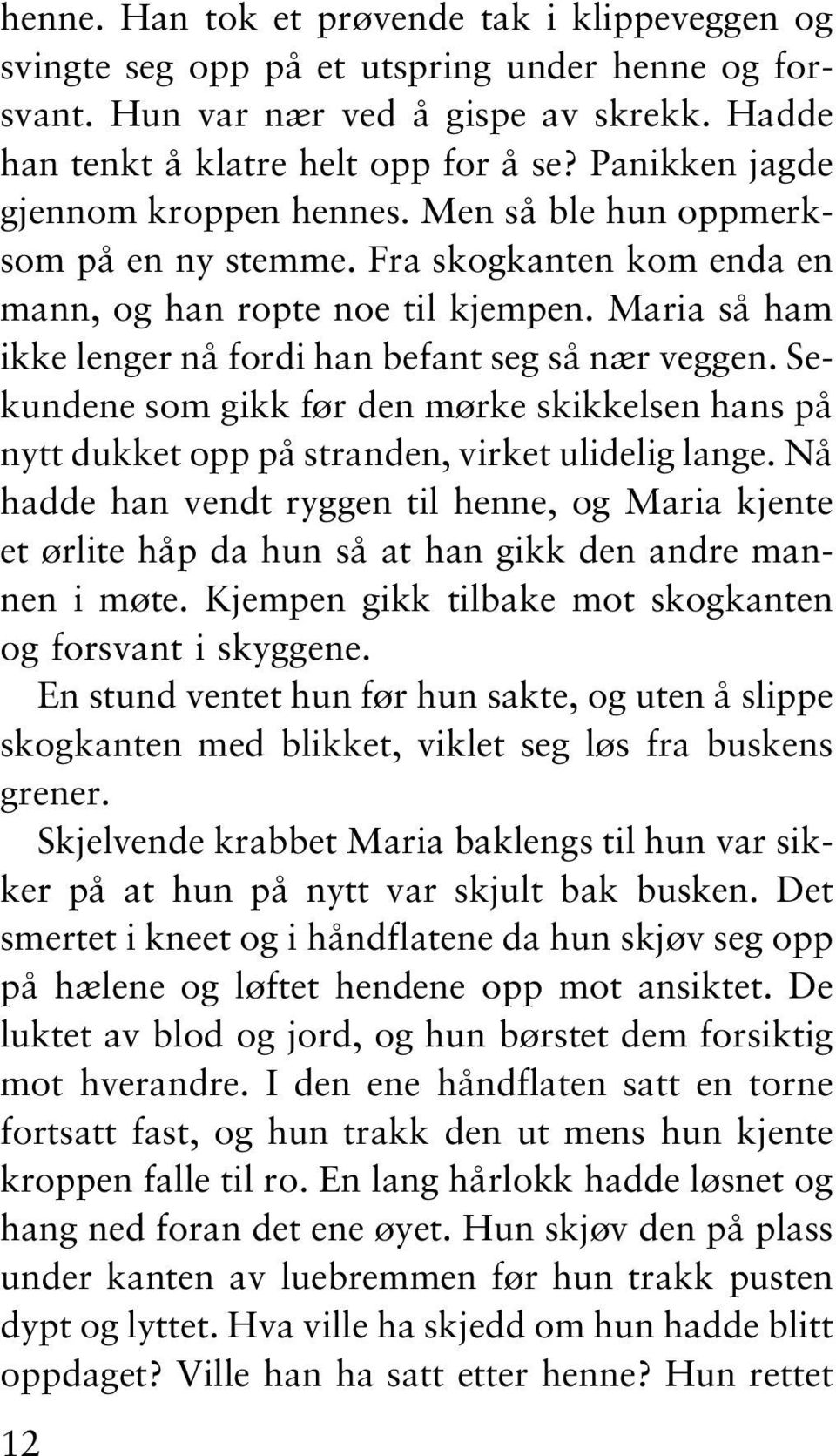 Maria så ham ikke lenger nå fordi han befant seg så nær veggen. Sekundene som gikk før den mørke skikkelsen hans på nytt dukket opp på stranden, virket ulidelig lange.