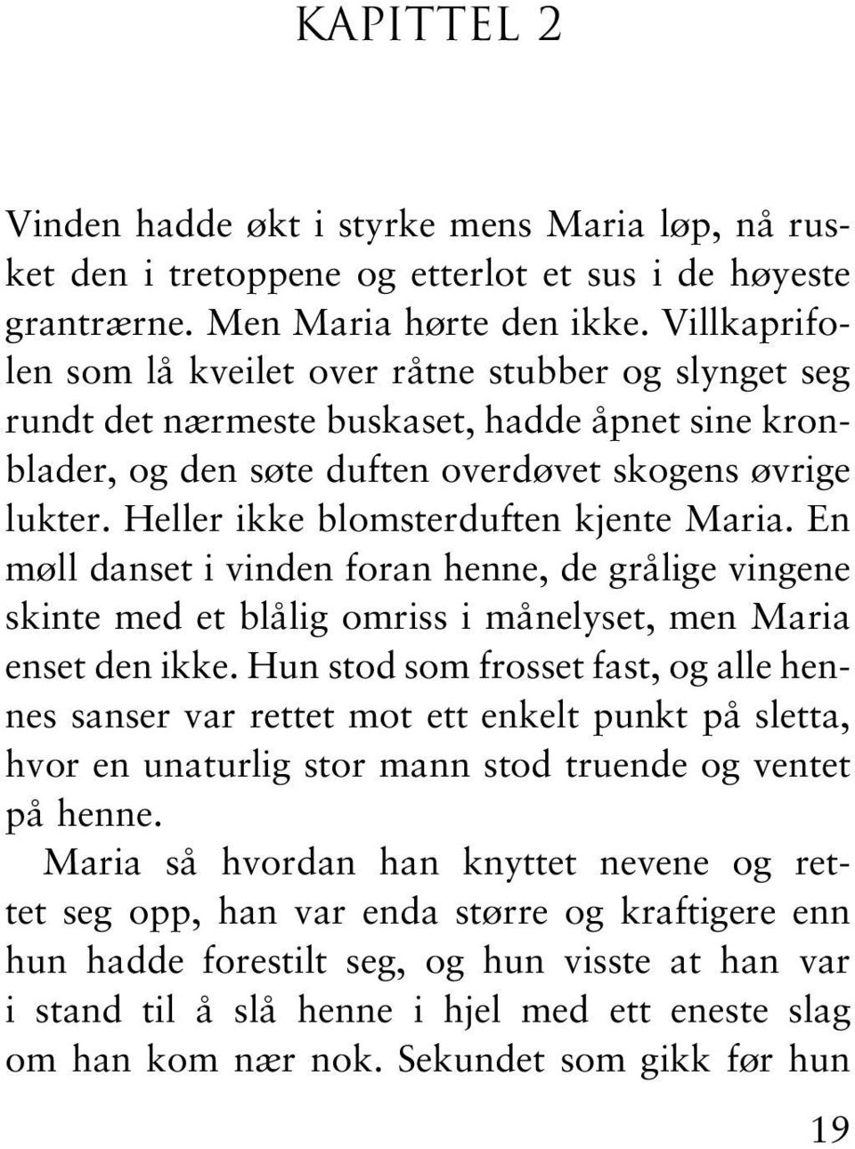 Heller ikke blomsterduften kjente Maria. En møll danset i vinden foran henne, de grålige vingene skinte med et blålig omriss i månelyset, men Maria enset den ikke.