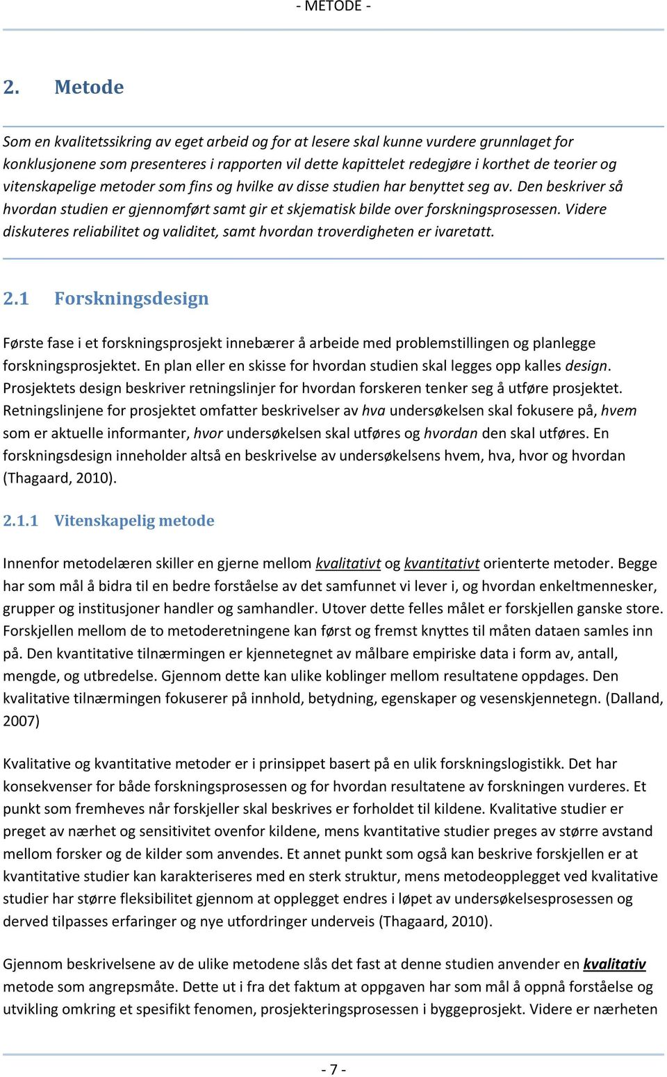 vitenskapelige metoder som fins og hvilke av disse studien har benyttet seg av. Den beskriver så hvordan studien er gjennomført samt gir et skjematisk bilde over forskningsprosessen.