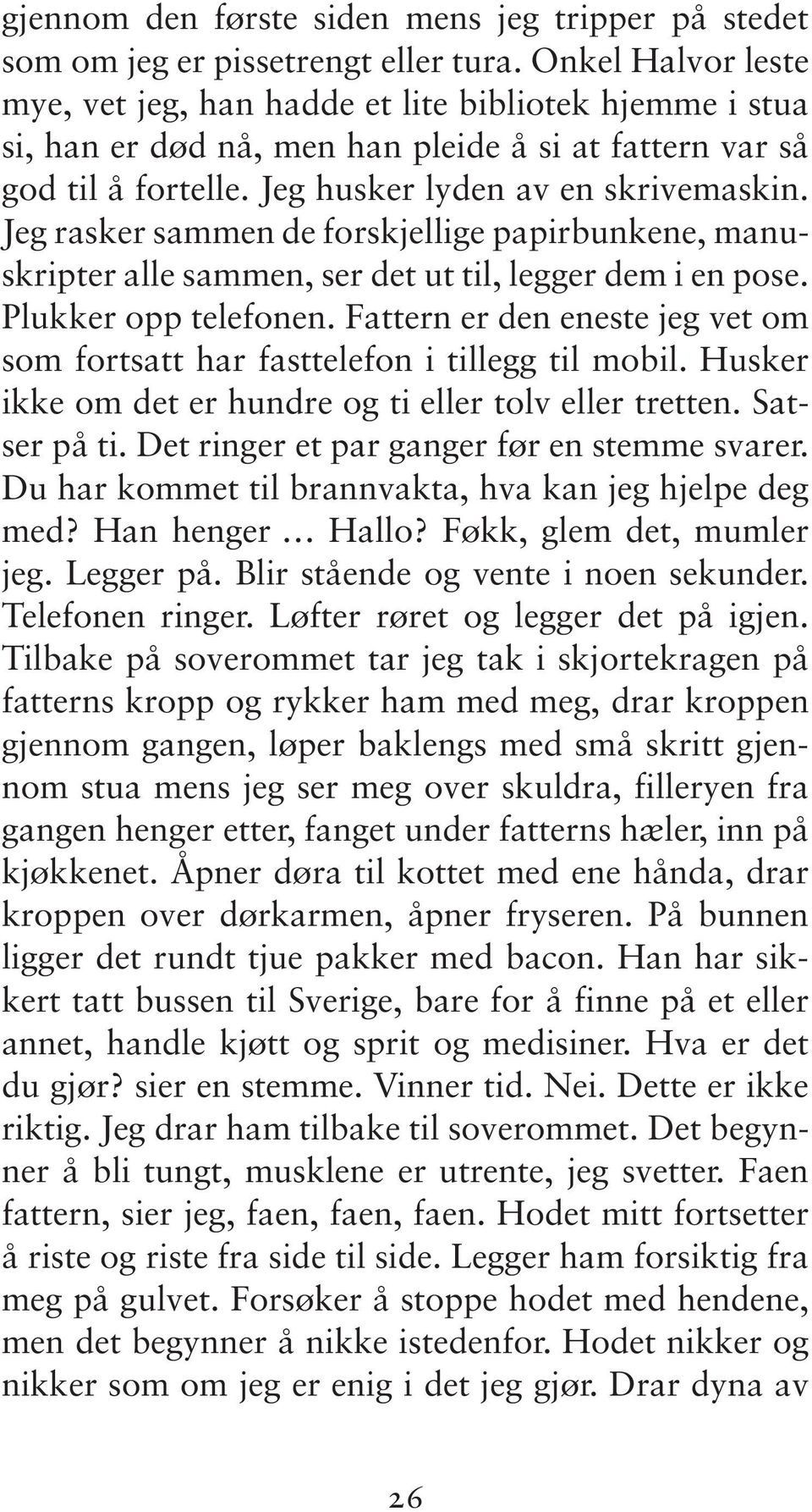 Jeg rasker sammen de forskjellige papirbunkene, manuskripter alle sammen, ser det ut til, legger dem i en pose. Plukker opp telefonen.