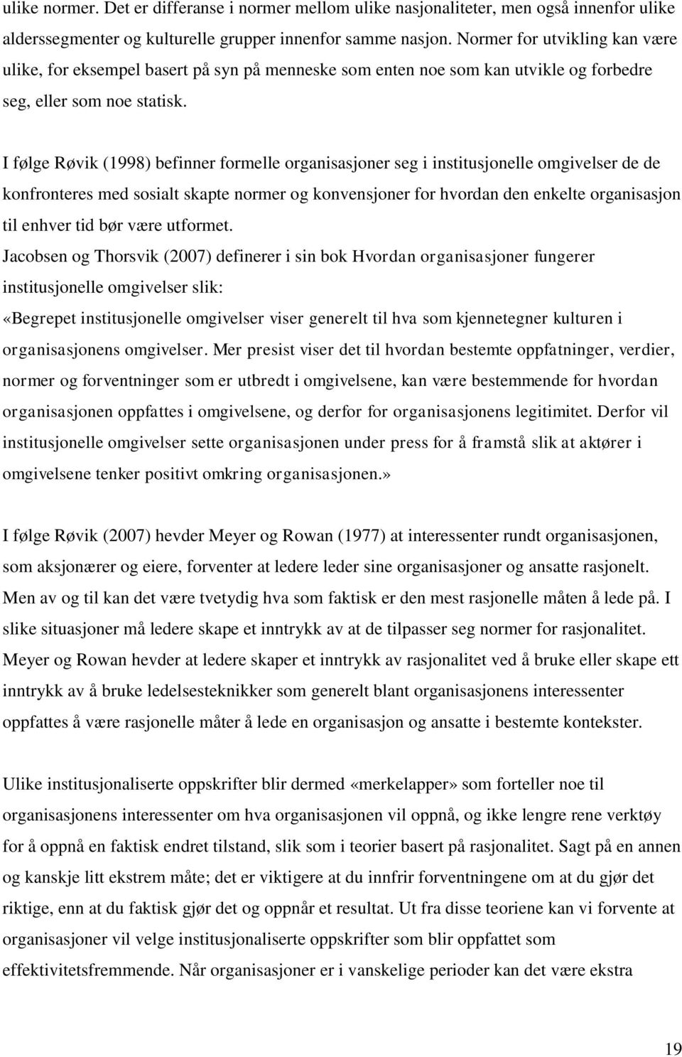 I følge Røvik (1998) befinner formelle organisasjoner seg i institusjonelle omgivelser de de konfronteres med sosialt skapte normer og konvensjoner for hvordan den enkelte organisasjon til enhver tid